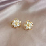 E1479 - Elegant Flower Earrings