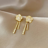 E1486 - White Flower Drop Earrings