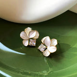 E1487 - White Flower Earrings